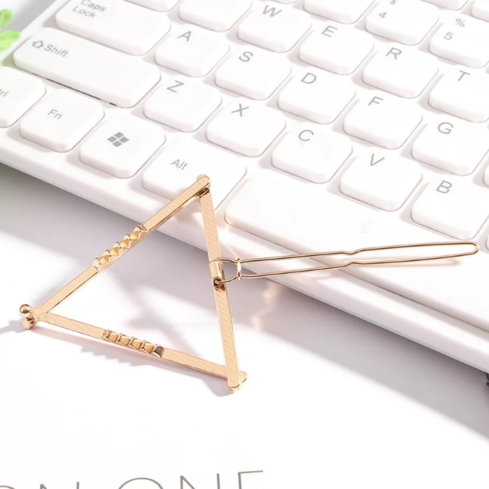 ⚜️[𝟯/$𝟭𝟴]⚜️Gold Triangle Simple Barrette NEW - Picture 3 of 8